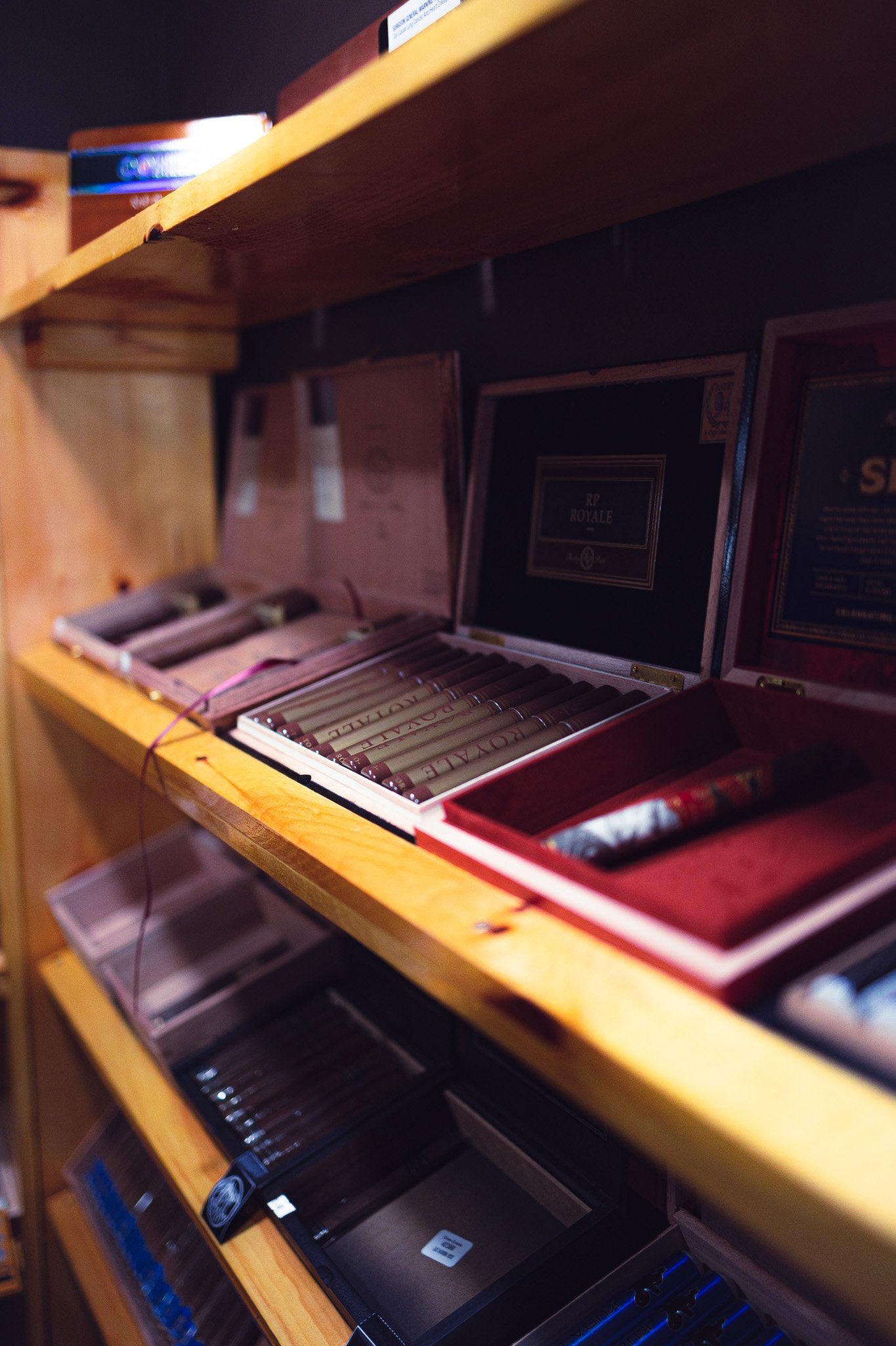 Elie's Smoking Lounge - Nashua, NH