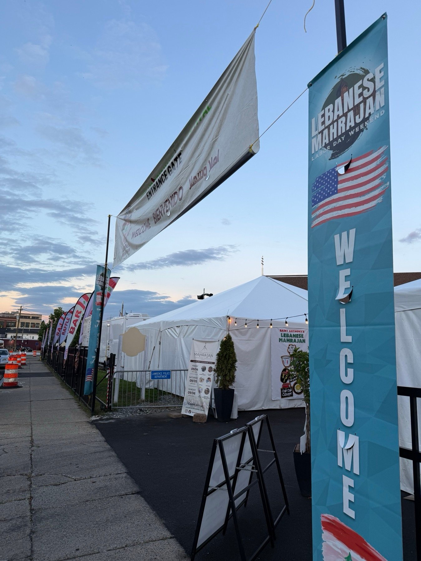 Welcome banner in English, Spanish and Arabic over the festival entrance